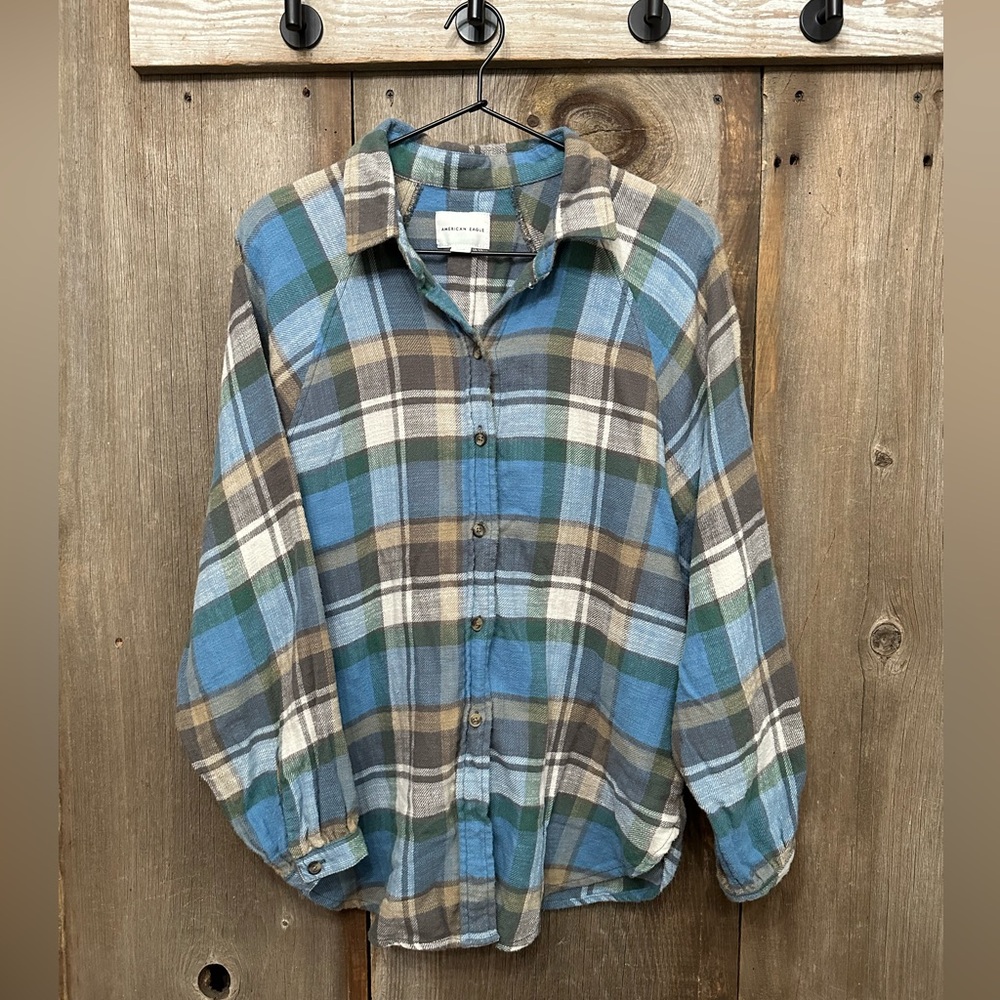 NWOT American Eagle Plaid Button Up Shirt in Light Blue Size Small Women’s